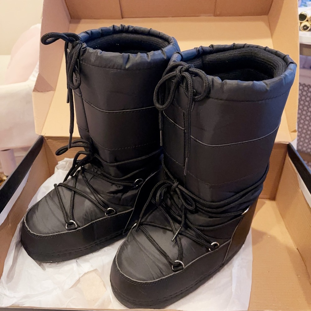 Fashion nova A New Direction Knee High Snow Boots - Black Size 7 women’s